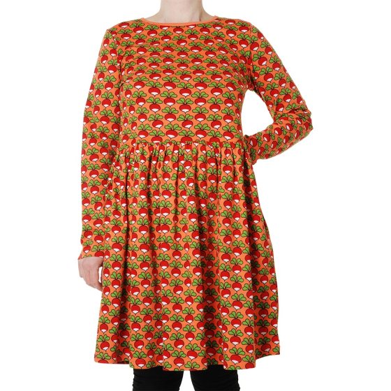 Woman stood on a white background wearing the DUNS Sweden long sleeve gather skirt dress in the camelia radish print