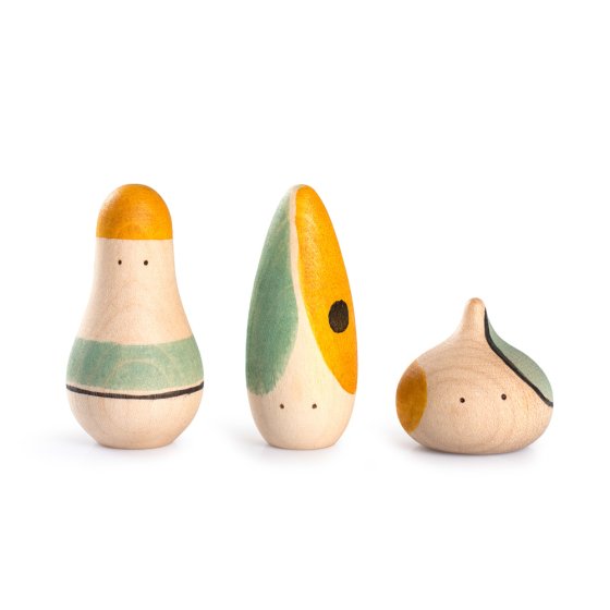 Grapat plastic-free wooden hooray toy figures lined up on a white background