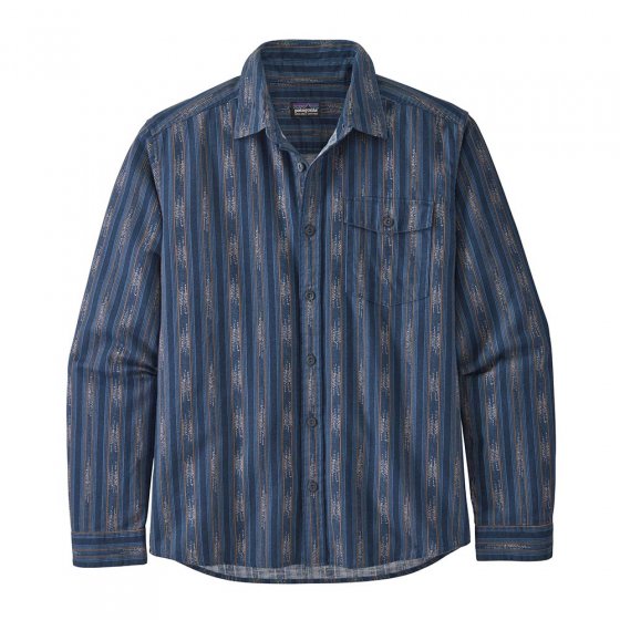 Patagonia 100% organic cotton fjord flannel shirt in the Ikat Rows stone blue colour on a white background