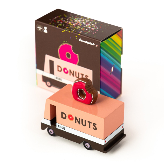 Candylab donut van, 60s style americana wooden van on a white background, with box