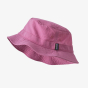 Picture of the Patagonia Wavefarer bucket hat in marble pink. Picture background is white.