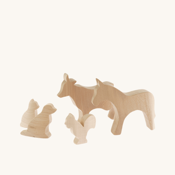 Bumbu Wooden Farm Animal Set - Paint Your Own. 5 Natural wood, hand carved and with a smooth finish, animals ready to paint, on a cream background