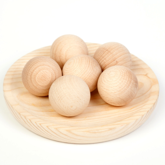 This Grapat Loose Parts set includes 6 large natural wooden balls finished in a natural oil (please note - dish is not included). 