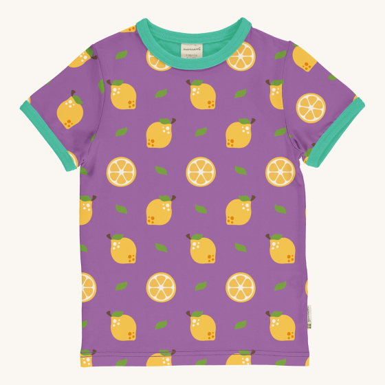 Maxomorra Children's Organic Cotton Lemon Short Sleeve Top. A purple fabric with whole and half lemon repeated prints, light green piping around the sleeves and neck collar