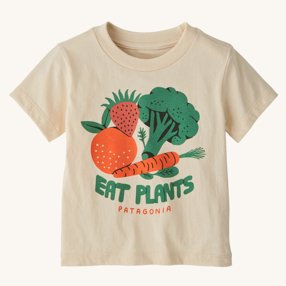 Patagonia Little Kids Graphic T-Shirt - Farm Snacks / Undyed Natural. A cream coloured t-shirt with a fun "Eat Plants" text under a carrot, orange, strawberry and broccoli print.